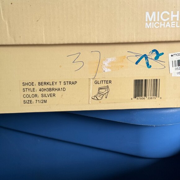 Michael Kors SIlver Berkley T-Strap Sandals size 7 1/2M, Silver Glitter W/Zipper - Picture 10 of 10